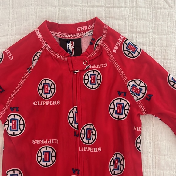 LA Clippers Infant Red Team Raglan Full-Zip Sleeper - Picture 3 of 6